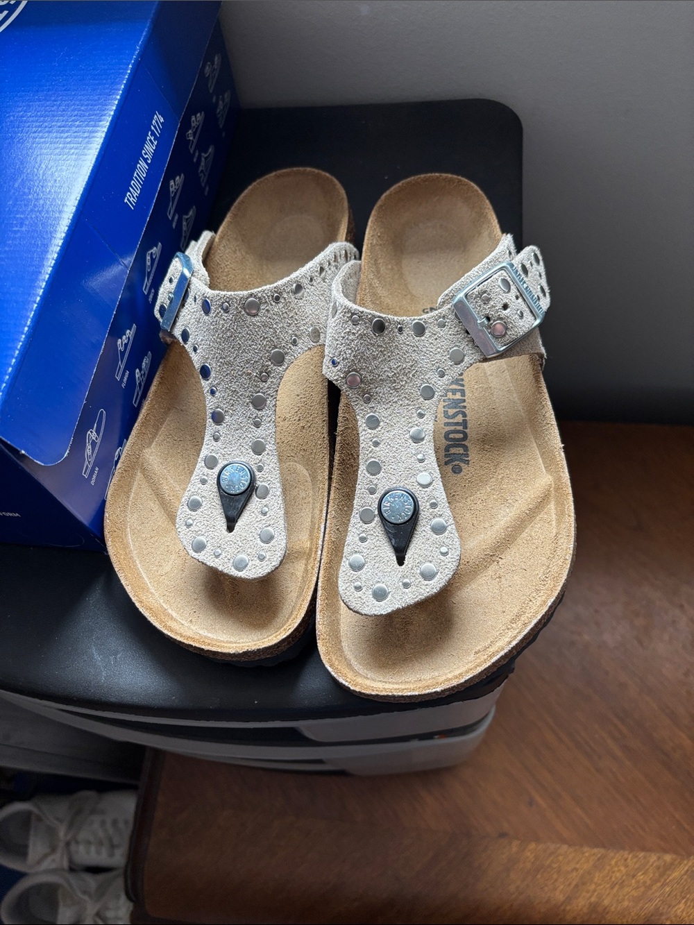Birkenstock Suede Gizeh Sandals in Light Taupe with Rivet Border!!